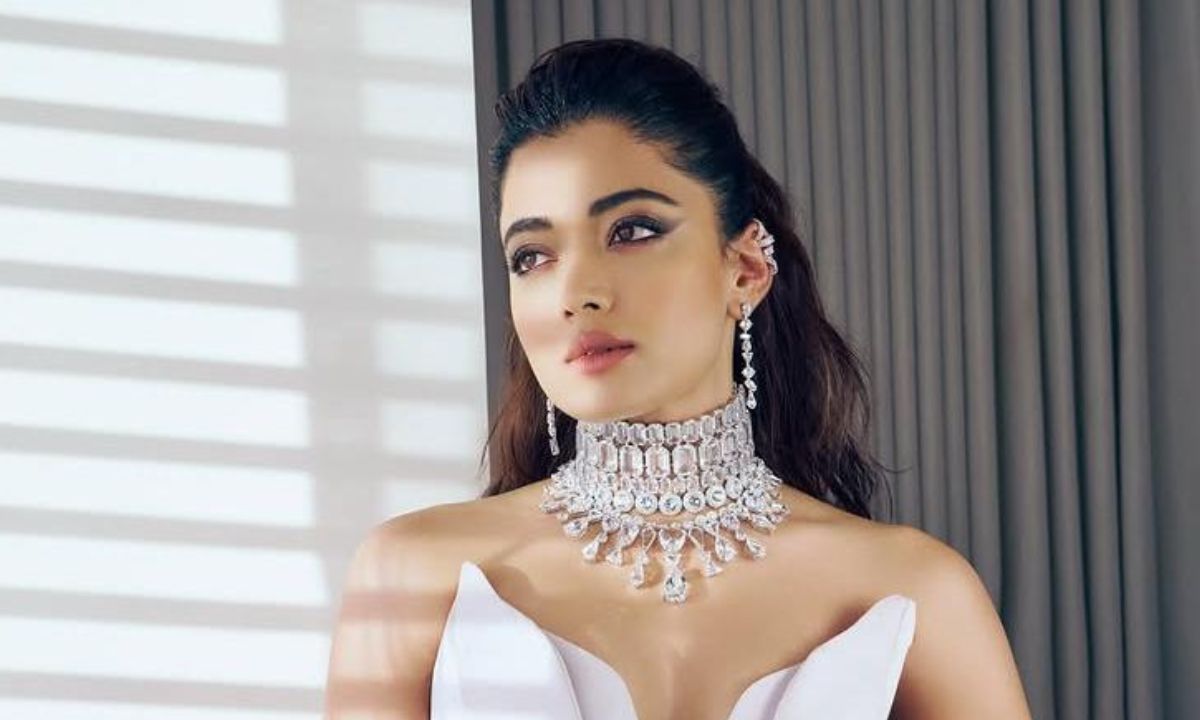 Rashmika Mandanna’s Father Gifts Her A Bungalow On 30th Birthday. So Cute!