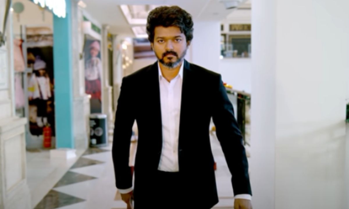 Thalapathy Vijay Security Comes Into Action After Fan Throws Flowers At Him. See Video