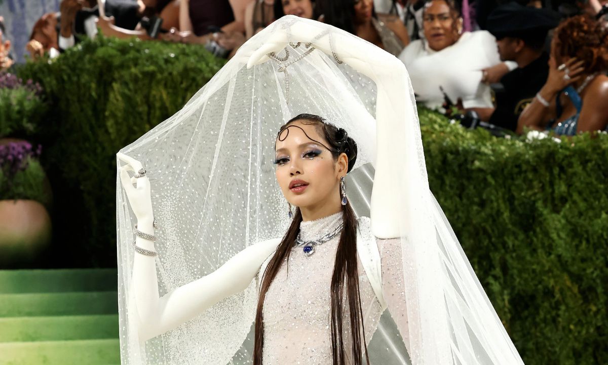 Met Gala 2026: BLACKPINK’s Lisa Steals The Spotlight In Custom White Gown With Sculptural Arms!