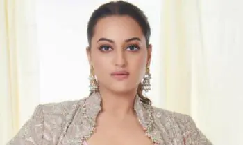 Sonakshi Sinha Gets Angry With Paps Surrounding Her And Dad Shatrughan Sinha In Latest Outing!