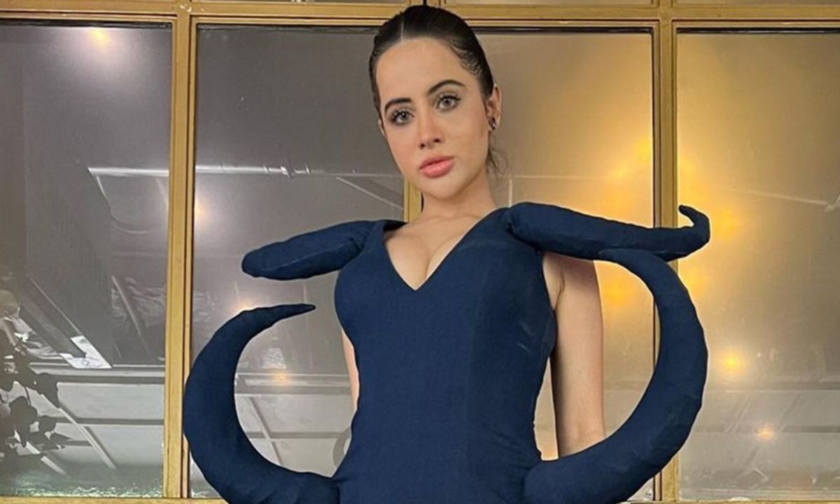Uorfi Javed Clarifies She Hasn’t Changed Name, Religion, Slams Ex-Journalist For Sharing Triggering Messages!