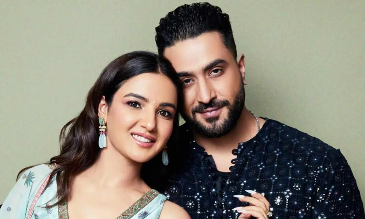 Jasmin Bhasin Gives Sharp Reply To Trolls Asking About Marriage With Aly Goni, Says, “Tum Apna Dekho…”