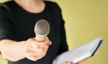 TV Host Under Fire For Exposing K-Pop Idol’s S*xuality. Fans Express Anger! TV Host Under Fire For Exposing K-Pop Idol’s S*xuality. Fans Express Anger!