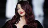 Aishwarya Rai Returns To India After Paris Fashion Week, Asks Paparazzi THIS. Interesting!