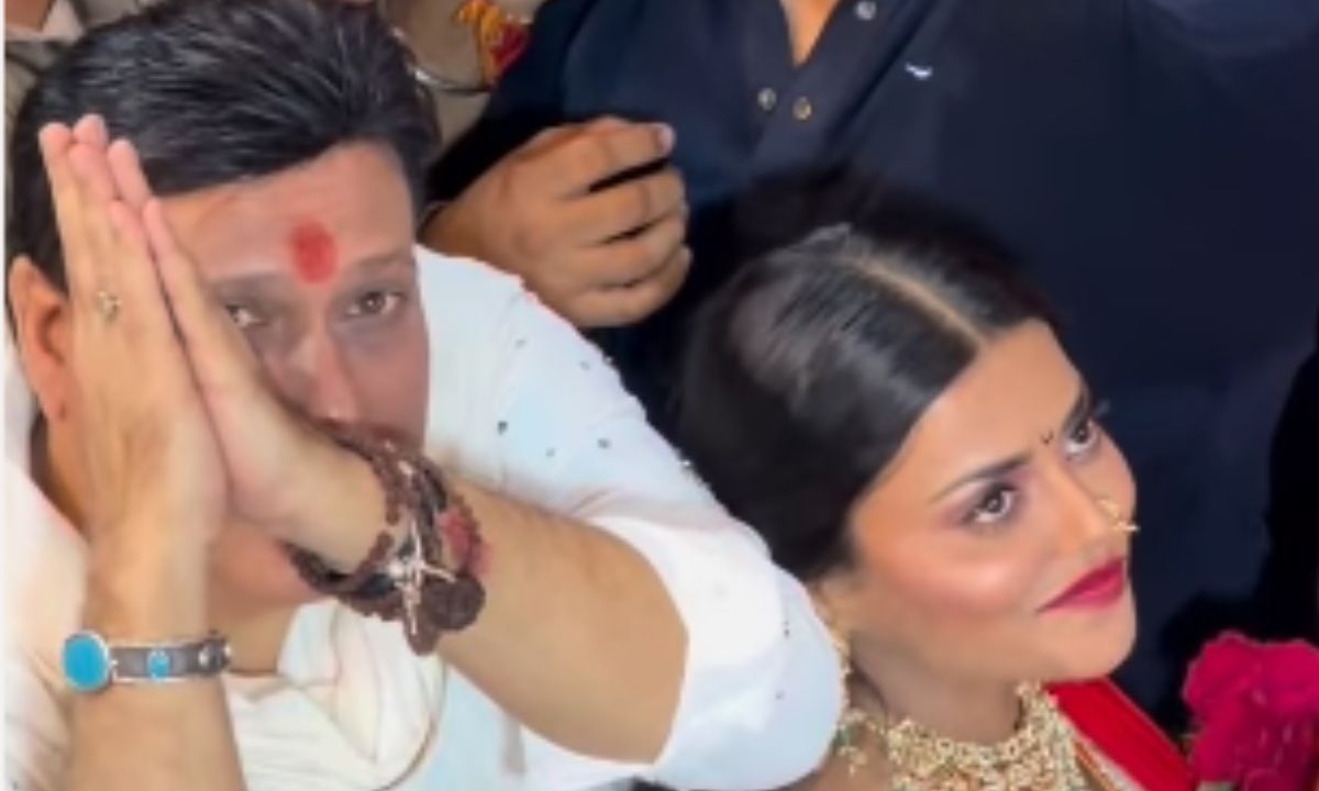 Govinda Spotted At Lalbaugcha Raja With Rumoured Girlfriend Komal Rani Swarnkar. Video Inside