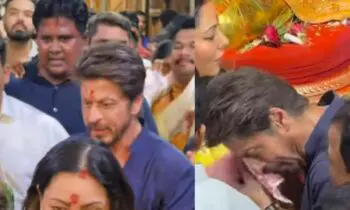 Internet Is Pissed With SRK Not Wiping Face With Manager Pooja Dadlani’s Dupatta. Guys, Get A Life! Internet Is Pissed With SRK Not Wiping Face With Manager Pooja Dadlani’s Dupatta. Guys, Get A Life!