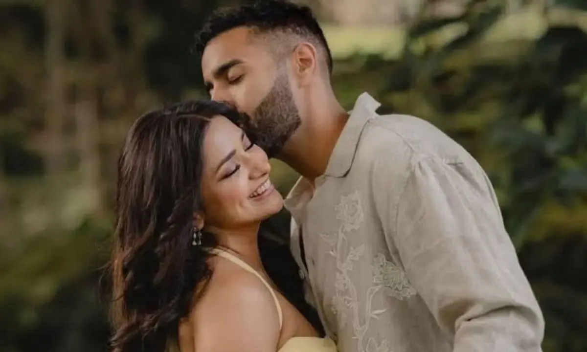 did-jiya-shankar-break-up-fiance-kaaran-dhanak-unfollowing-reposting-emotional-sad-posts